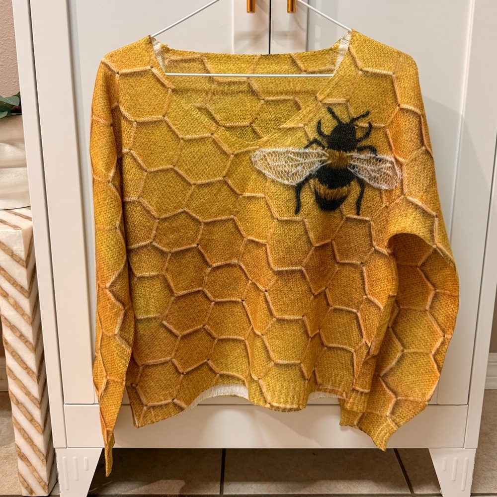 SHEIN Honeycomb Knit Bee Sweater - Yellow